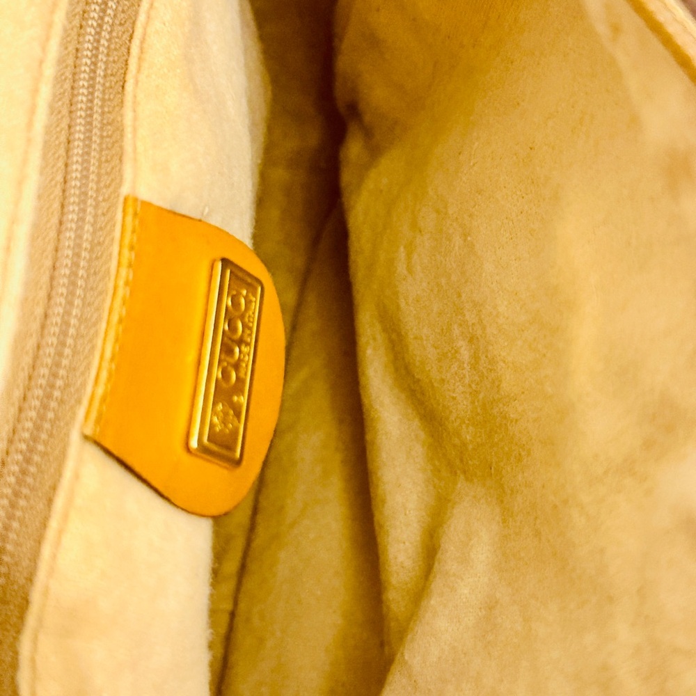Gucci shoulder bag with iconic gg logo - Picture 11 of 16